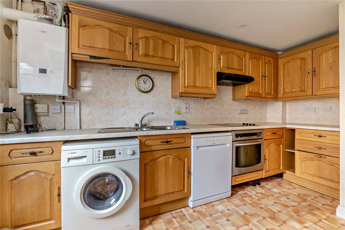 3 bedroom house, Horseshoe End, Newbury RG14 - Available