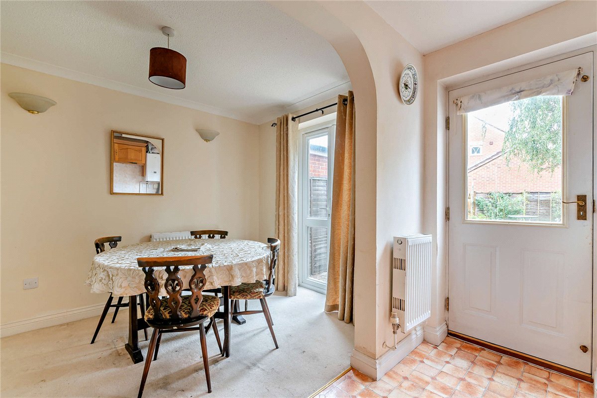 3 bedroom house, Horseshoe End, Newbury RG14 - Available