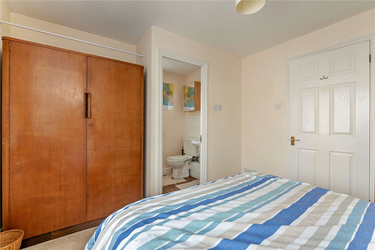 3 bedroom house, Horseshoe End, Newbury RG14 - Available