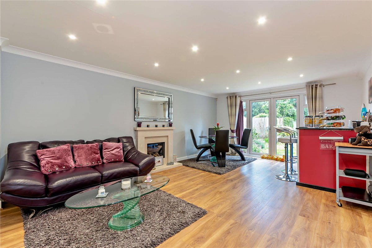 5 bedroom house, Haysoms Drive, Greenham RG19 - Sold STC