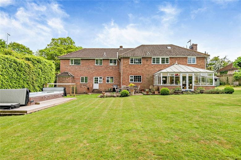 6 bedroom house, Folly Road, Lambourn RG17 - Available