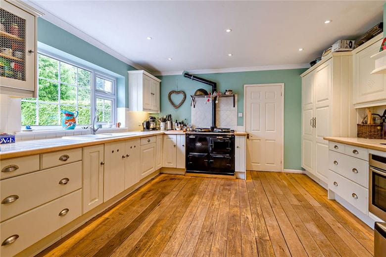 6 bedroom house, Folly Road, Lambourn RG17 - Available