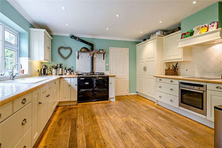 6 bedroom house, Folly Road, Lambourn RG17 - Available