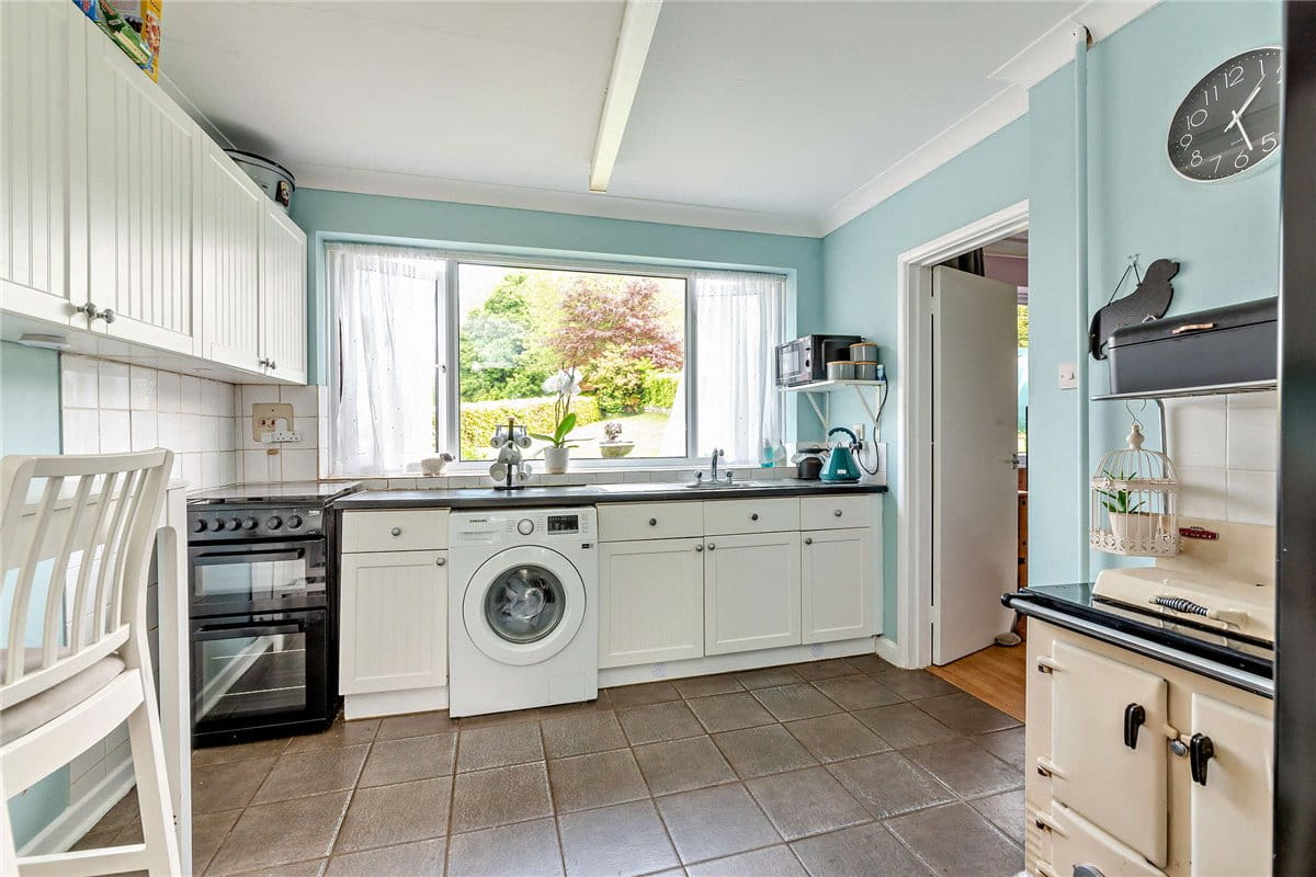 2 bedroom bungalow, Sheepdrove Road, Lambourn RG17 - Available