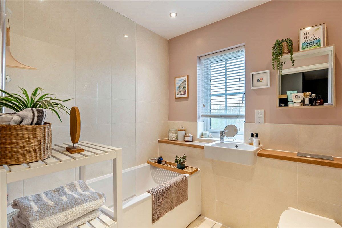 3 bedroom house, Merlin Road, Bishops Green RG20 - Sold STC