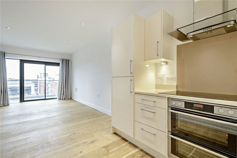 1 bedroom flat, Kingman Way, Newbury RG14 - Available