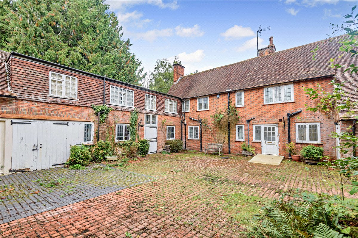 6 bedroom house, Burys Bank Road, Greenham RG19 - Sold STC