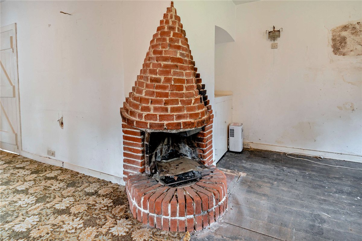 6 bedroom house, Burys Bank Road, Greenham RG19 - Sold STC