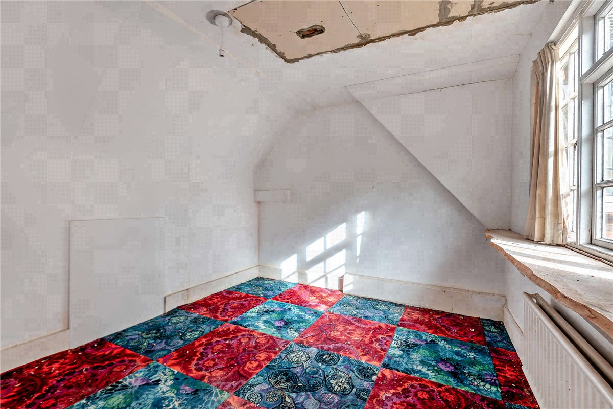 6 bedroom house, Burys Bank Road, Greenham RG19 - Sold STC