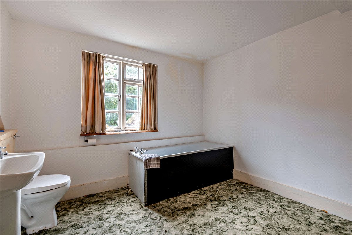 6 bedroom house, Burys Bank Road, Greenham RG19 - Sold STC