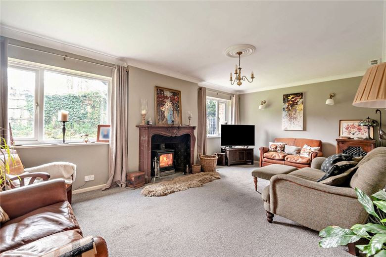 4 bedroom house, Broadlayings, Woolton Hill RG20 - Available