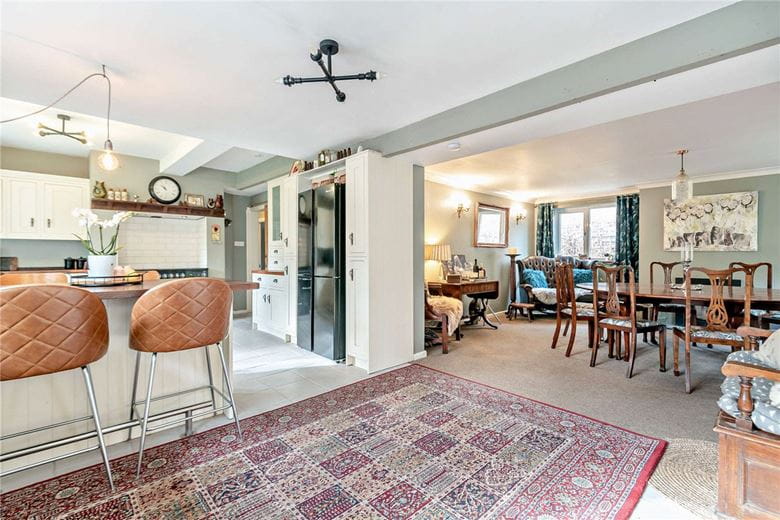 4 bedroom house, Broadlayings, Woolton Hill RG20 - Available