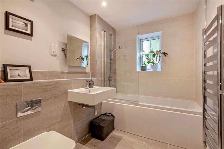 4 bedroom house, Folly Court, Cold Ash RG18 - Available