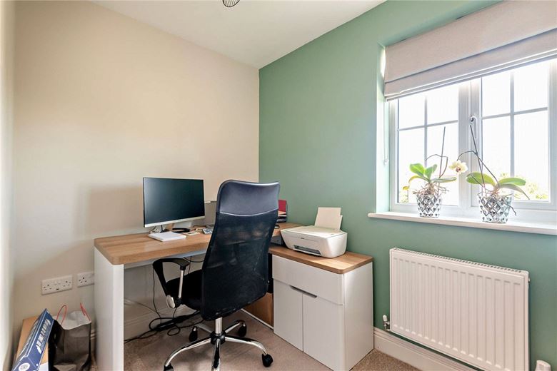 4 bedroom house, Folly Court, Cold Ash RG18 - Available