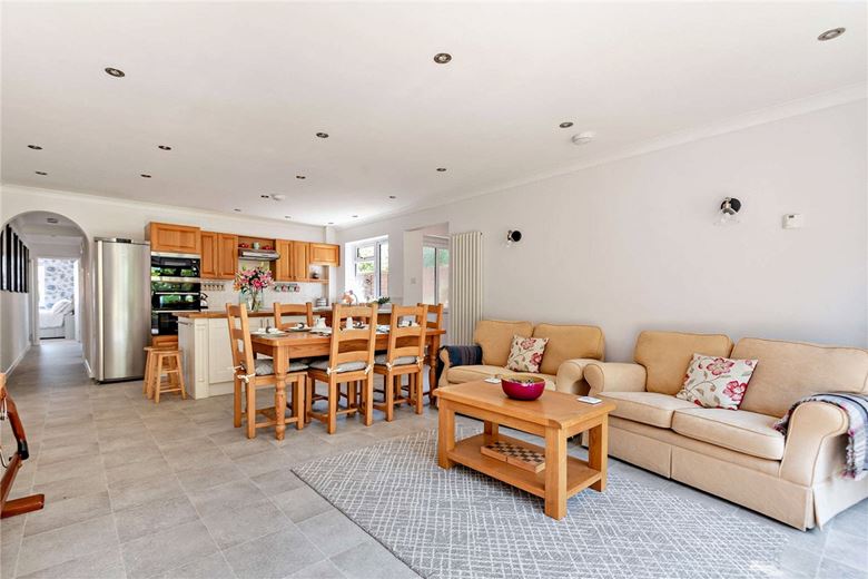 6 bedroom house, Hampstead Norreys Road, Hermitage RG18 - Available