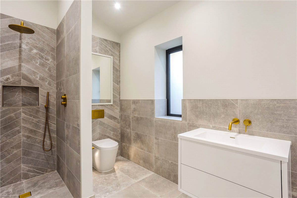 4 bedroom house, Speen Lane, Newbury RG14 - Available