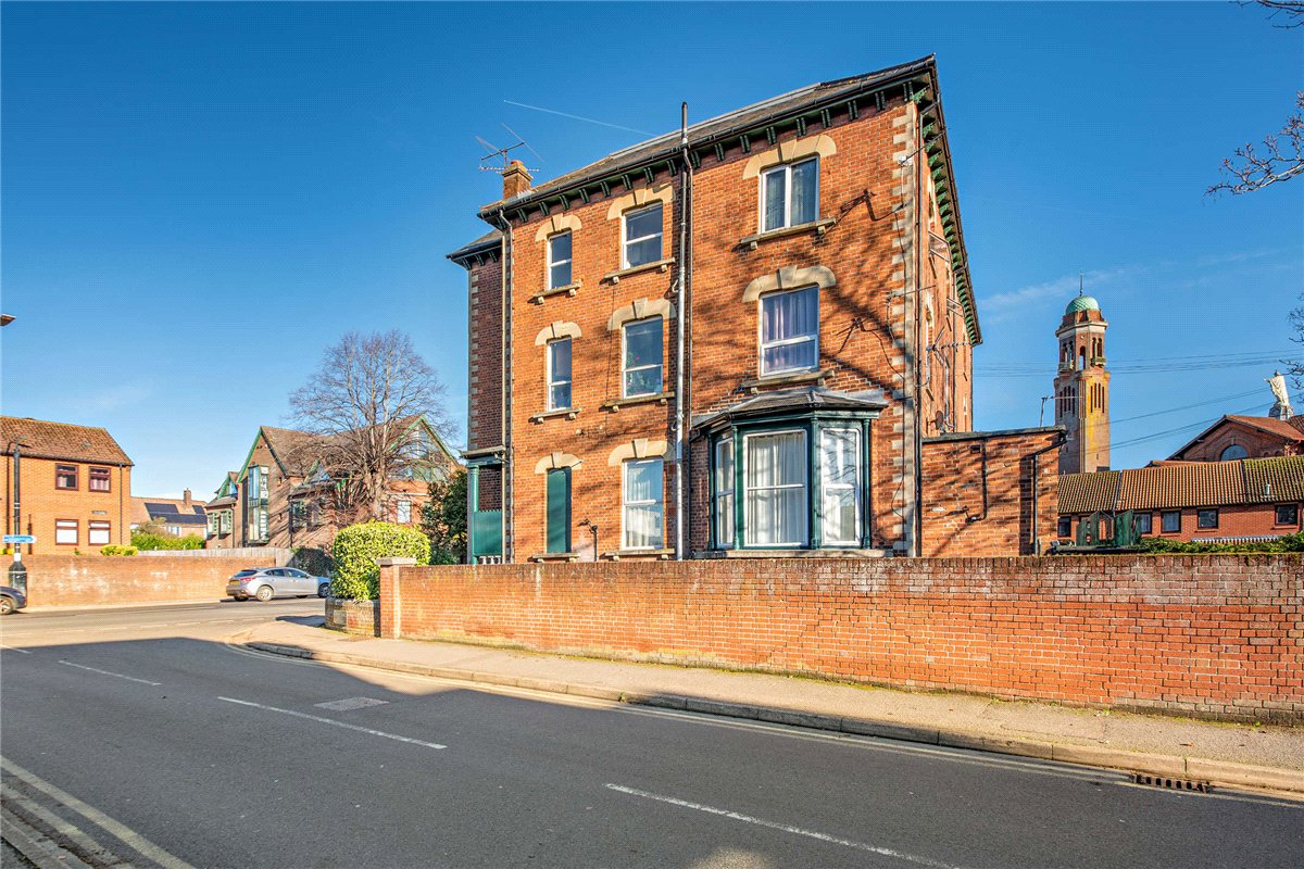1 bedroom flat, London Road, Newbury RG14 - Available