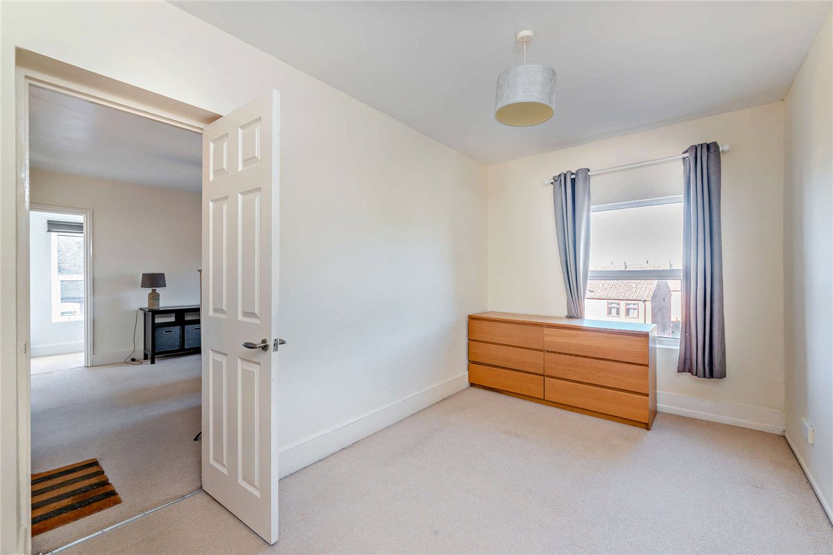 1 bedroom flat, London Road, Newbury RG14 - Available