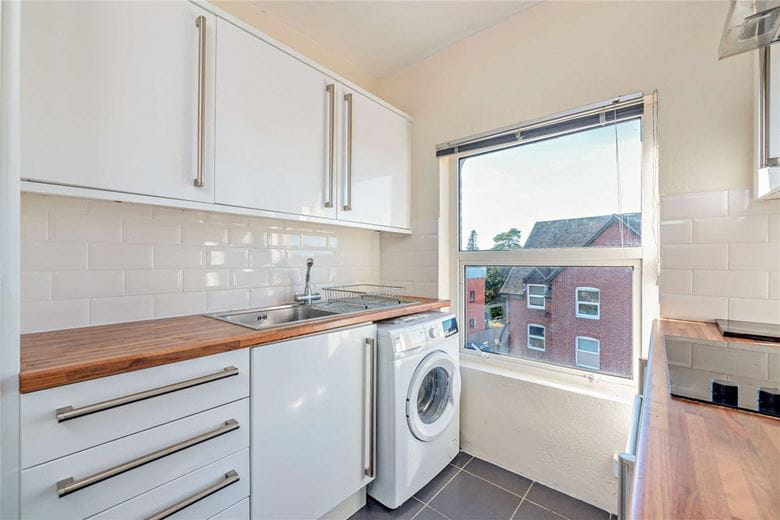 1 bedroom flat, London Road, Newbury RG14 - Available
