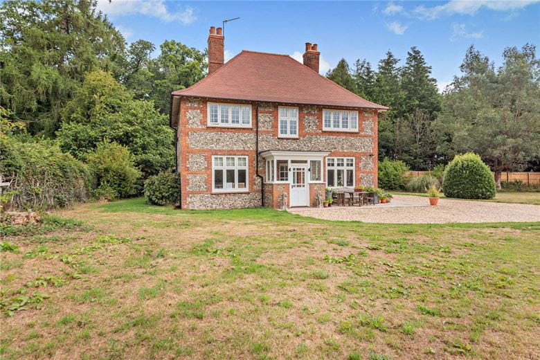 4 bedroom house, Ermin Street, Woodlands St. Mary RG17 - Available