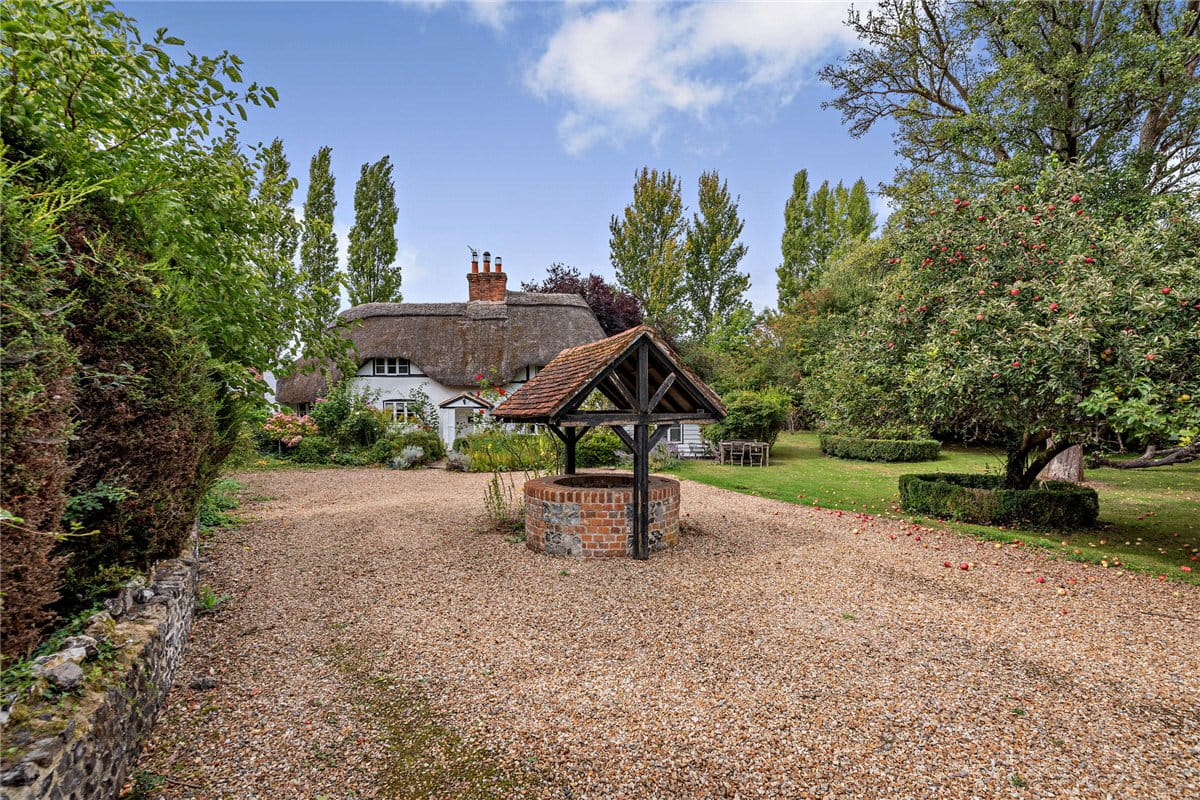 6 bedroom house, Brightwalton, Newbury RG20 - Available