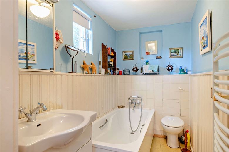 6 bedroom house, Brightwalton, Newbury RG20 - Available