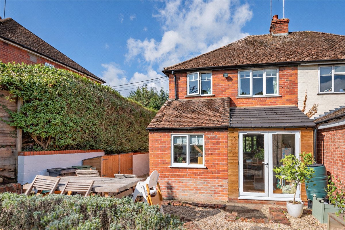 2 bedroom house, Pear Tree Lane, Newbury RG14 - Available