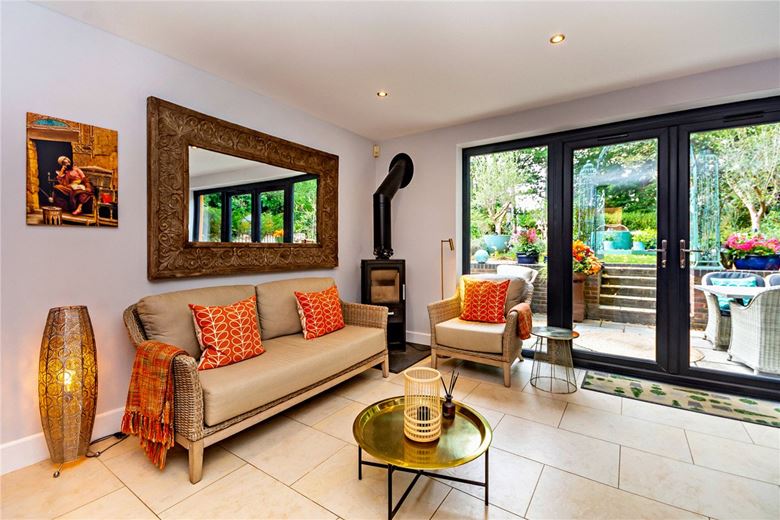 4 bedroom house, Oxford Road, Donnington RG14 - Available