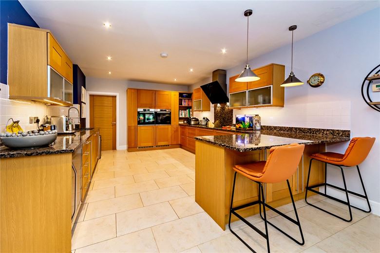 4 bedroom house, Oxford Road, Donnington RG14 - Available