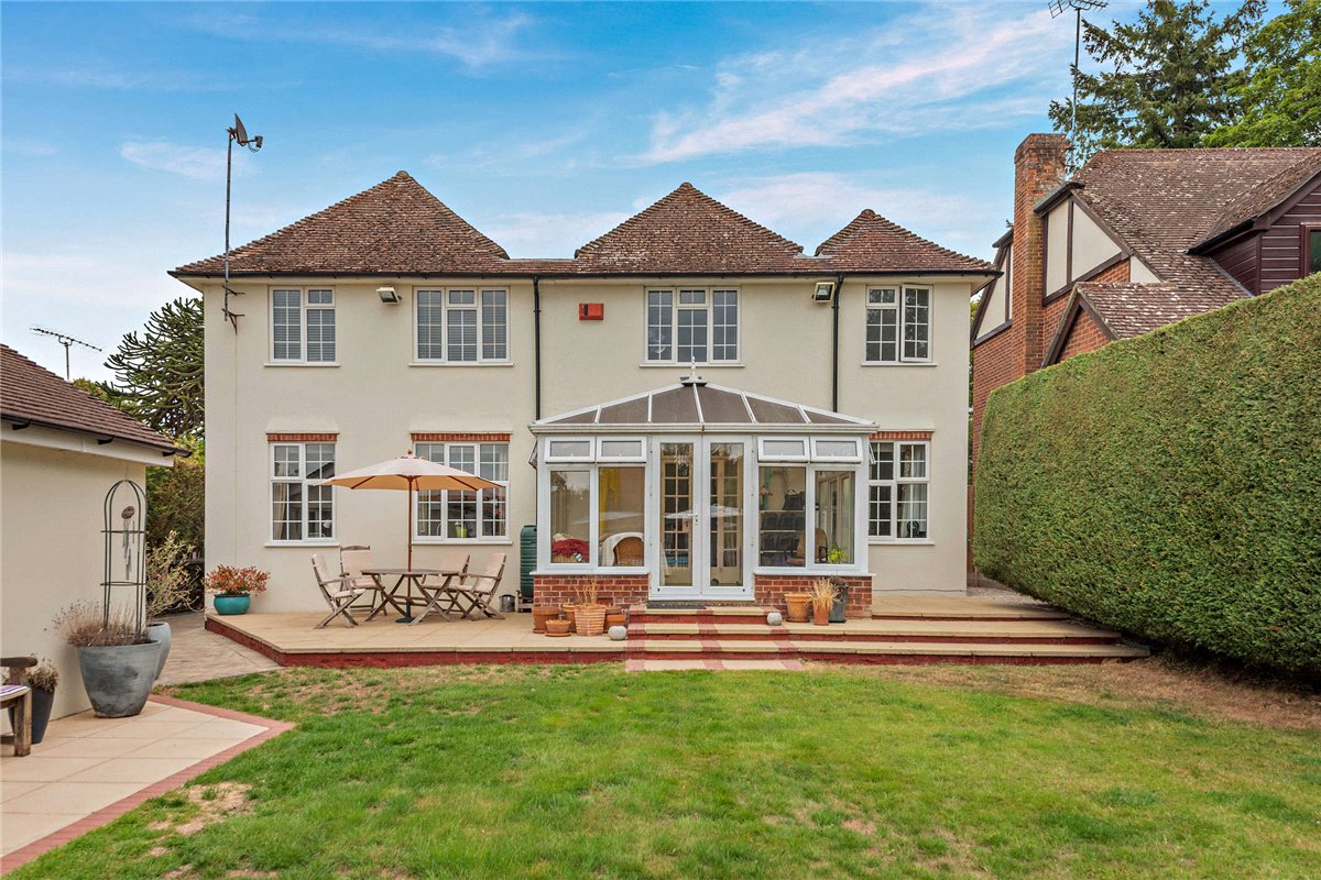 4 bedroom house, Newtown Road, Newbury RG14 - Available