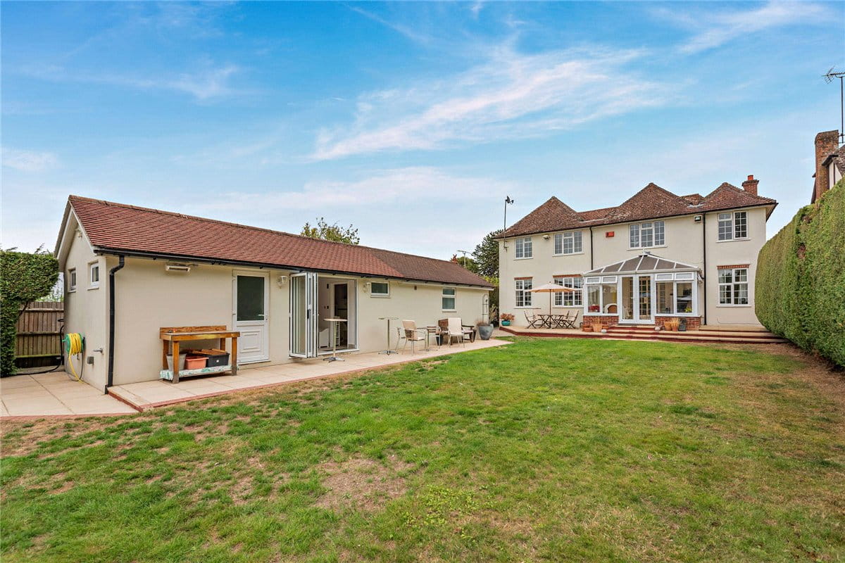 4 bedroom house, Newtown Road, Newbury RG14 - Available