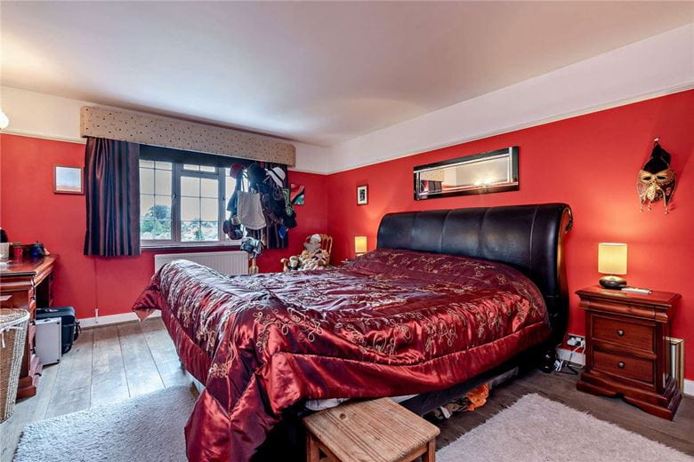 4 bedroom house, Newtown Road, Newbury RG14 - Available