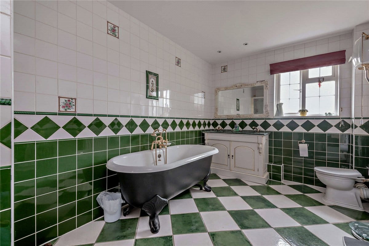 4 bedroom house, Newtown Road, Newbury RG14 - Available