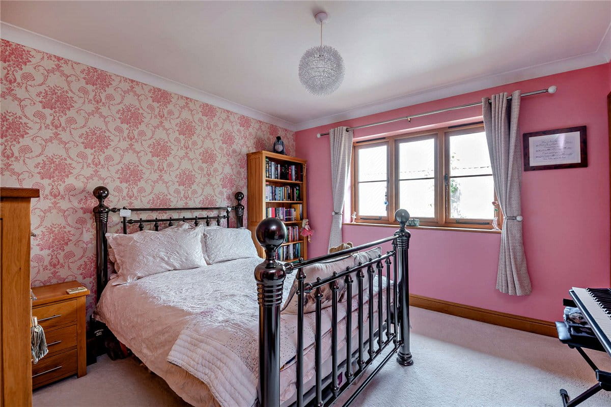 4 bedroom bungalow, Peasemore, Newbury RG20 - Available