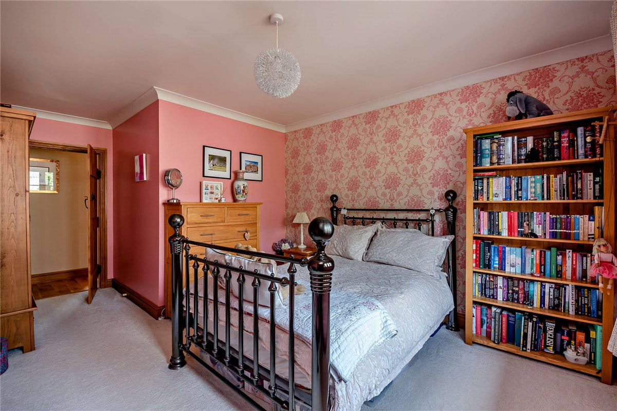 4 bedroom bungalow, Peasemore, Newbury RG20 - Available