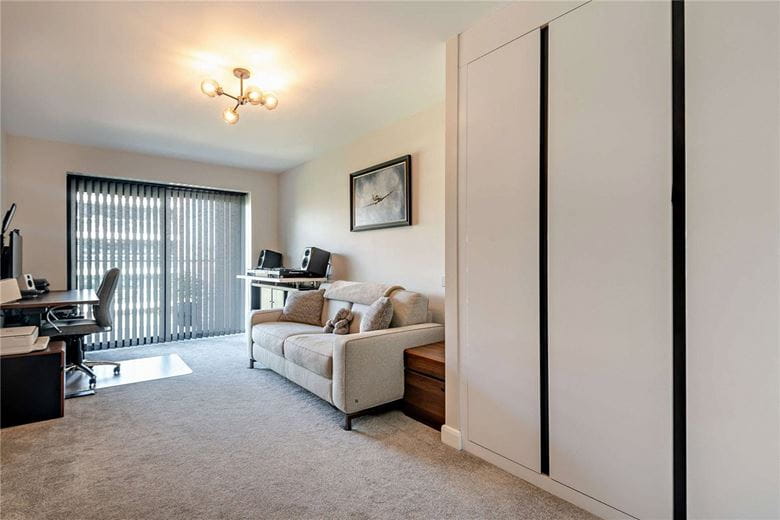 2 bedroom flat, Racecourse Road, Newbury RG14 - Available