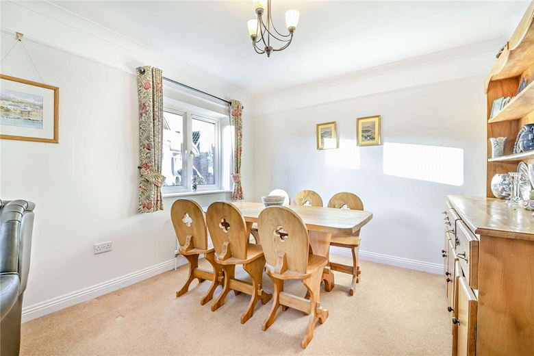 2 bedroom bungalow, Enborne Road, Newbury RG14 - Available