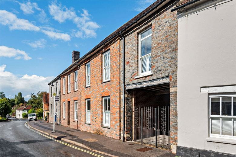 3 bedroom house, Phoenix Court, Kingsclere RG20 - Available