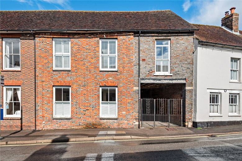 3 bedroom house, Phoenix Court, Kingsclere RG20 - Available