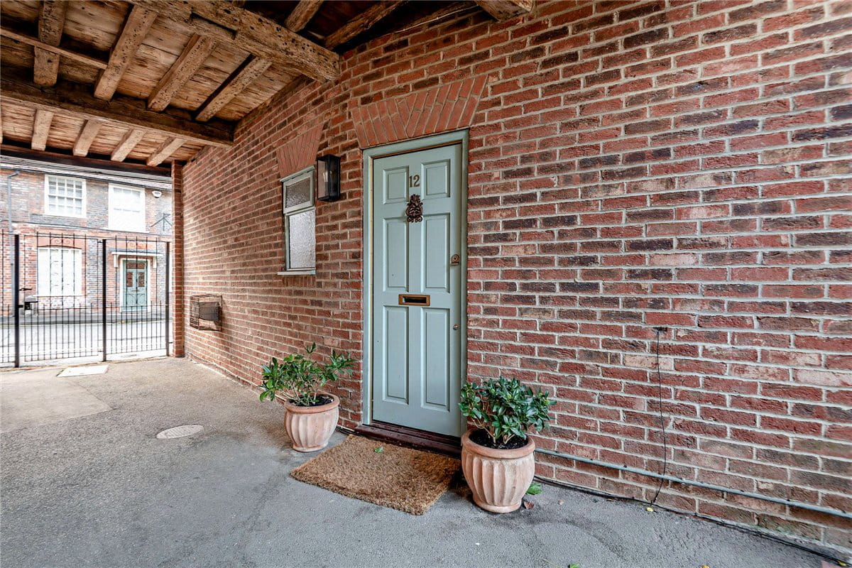 3 bedroom house, Phoenix Court, Kingsclere RG20 - Available