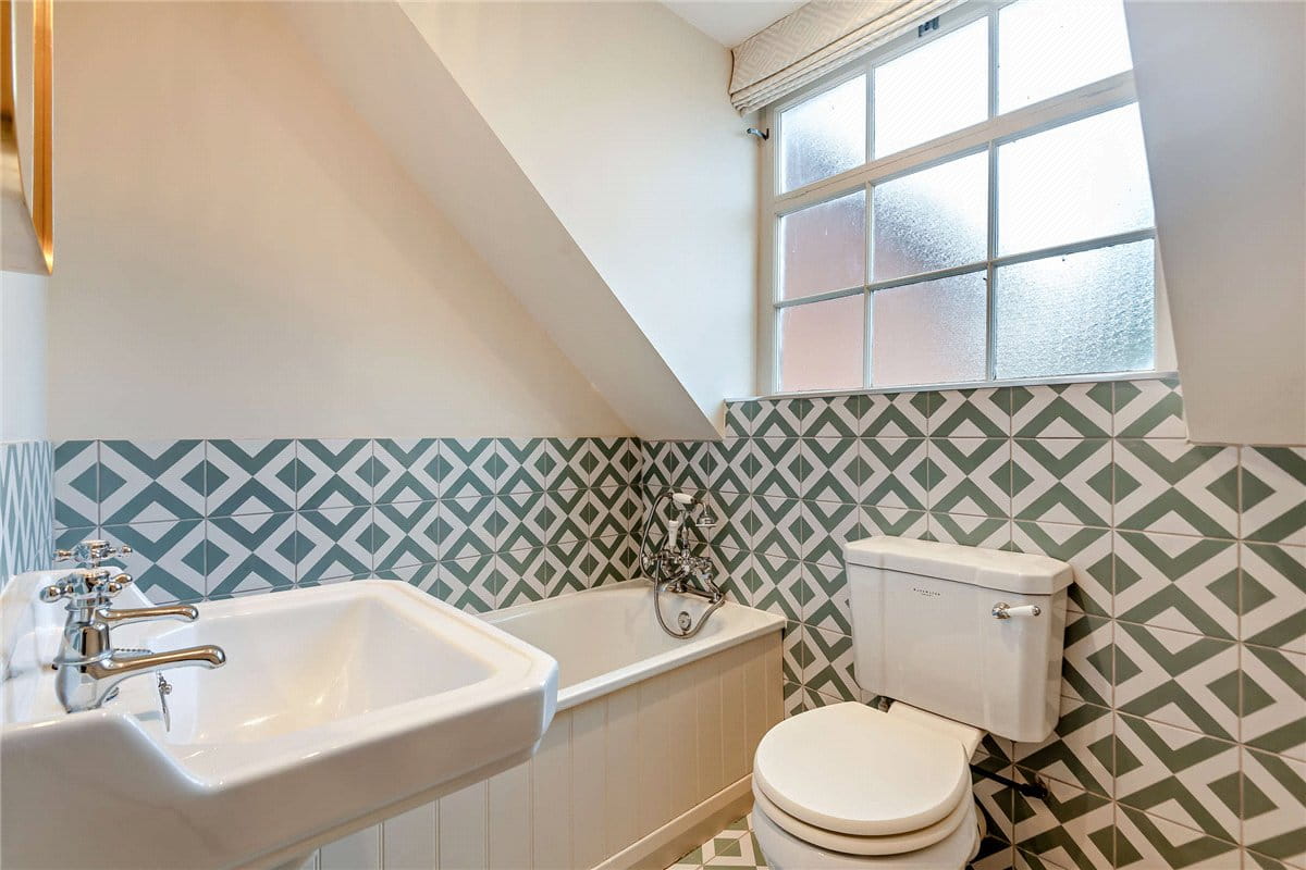 3 bedroom house, Phoenix Court, Kingsclere RG20 - Available