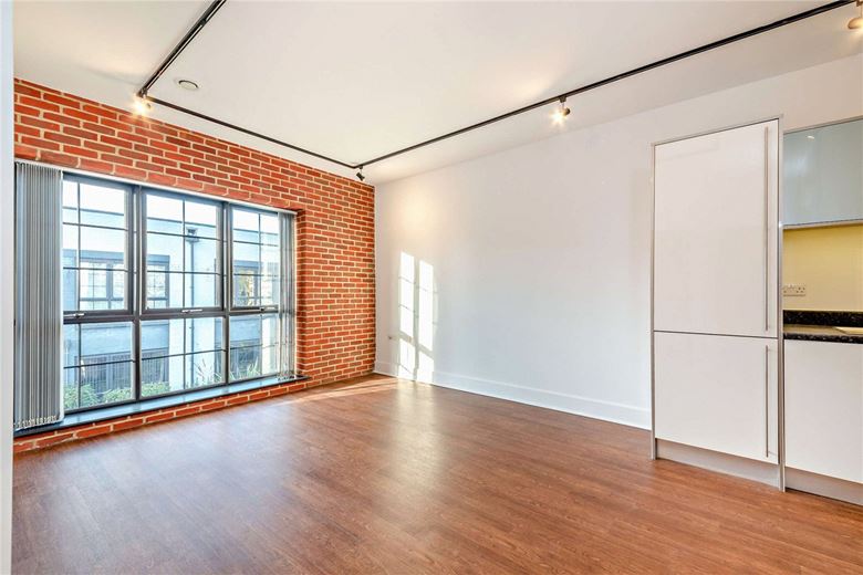 1 bedroom flat, Kelvin Road, Newbury RG14 - Available