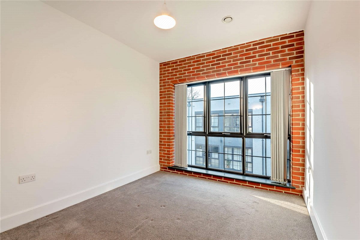 1 bedroom flat, Kelvin Road, Newbury RG14 - Available