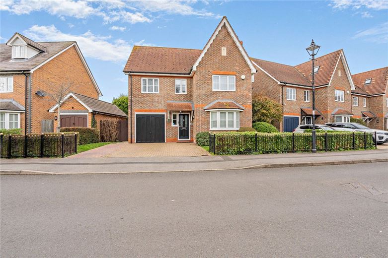 6 bedroom house, Dorneywood Way, Newbury RG14 - Available