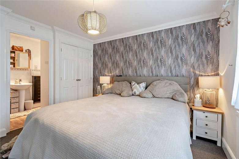 6 bedroom house, Dorneywood Way, Newbury RG14 - Available