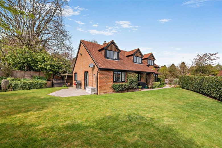 4 bedroom house, Oxford Road, Donnington RG14 - Available