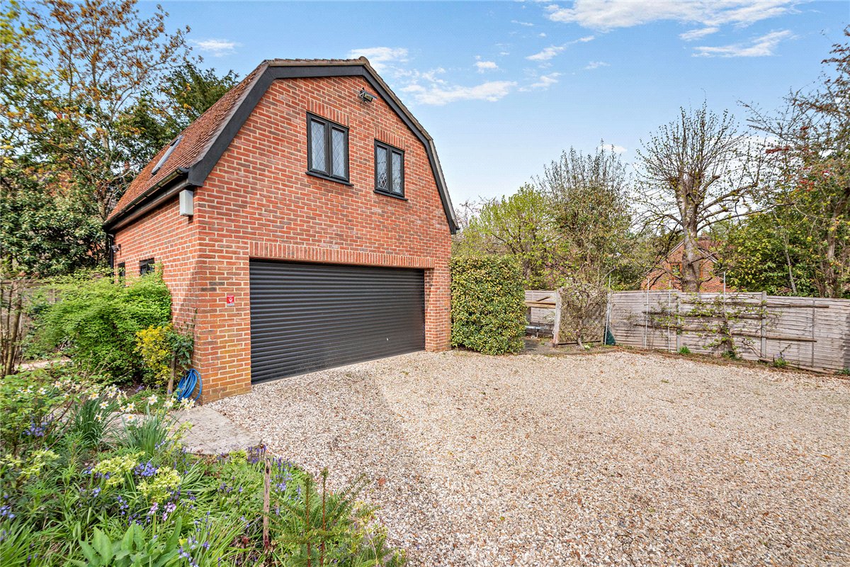 4 bedroom house, Oxford Road, Donnington RG14 - Available