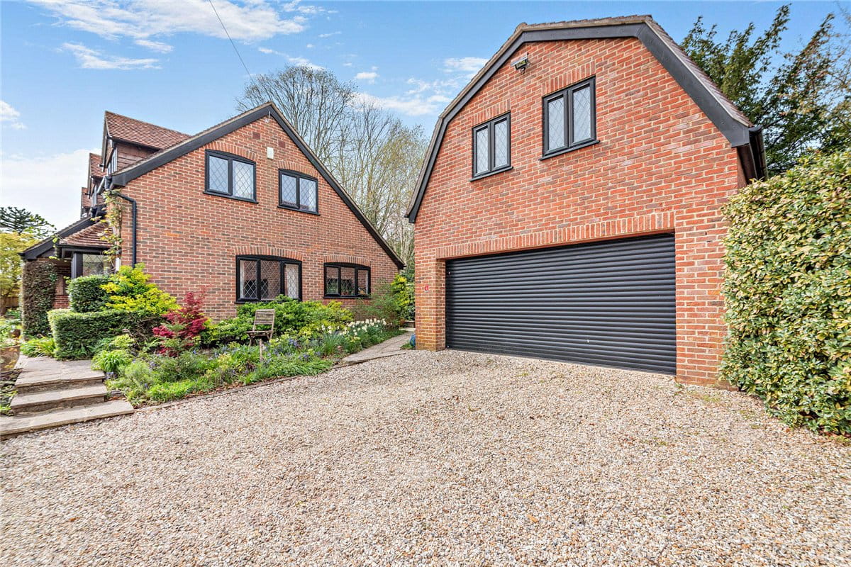 4 bedroom house, Oxford Road, Donnington RG14 - Available