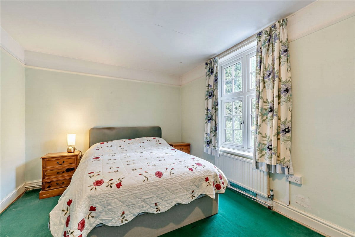 8 bedroom house, Yattendon Road, Hermitage RG18 - Available