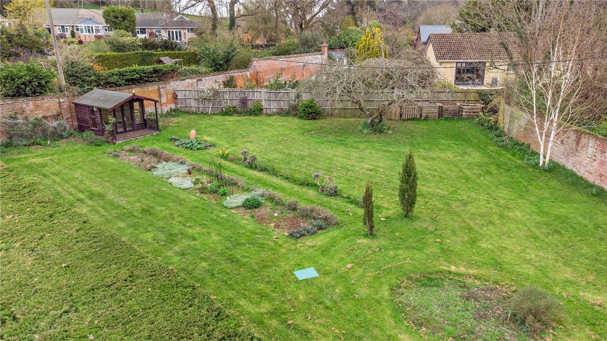 8 bedroom house, Yattendon Road, Hermitage RG18 - Available